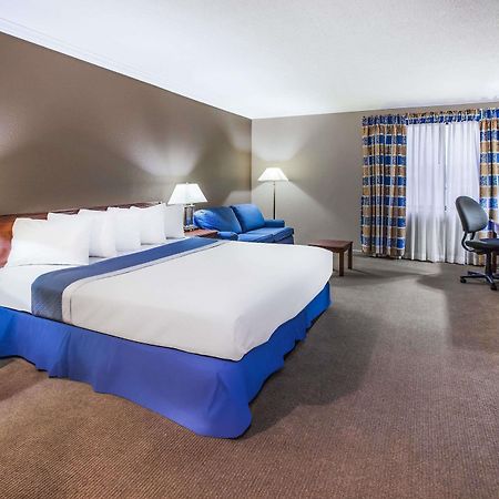Days Inn By Wyndham מידלנד מראה חיצוני תמונה