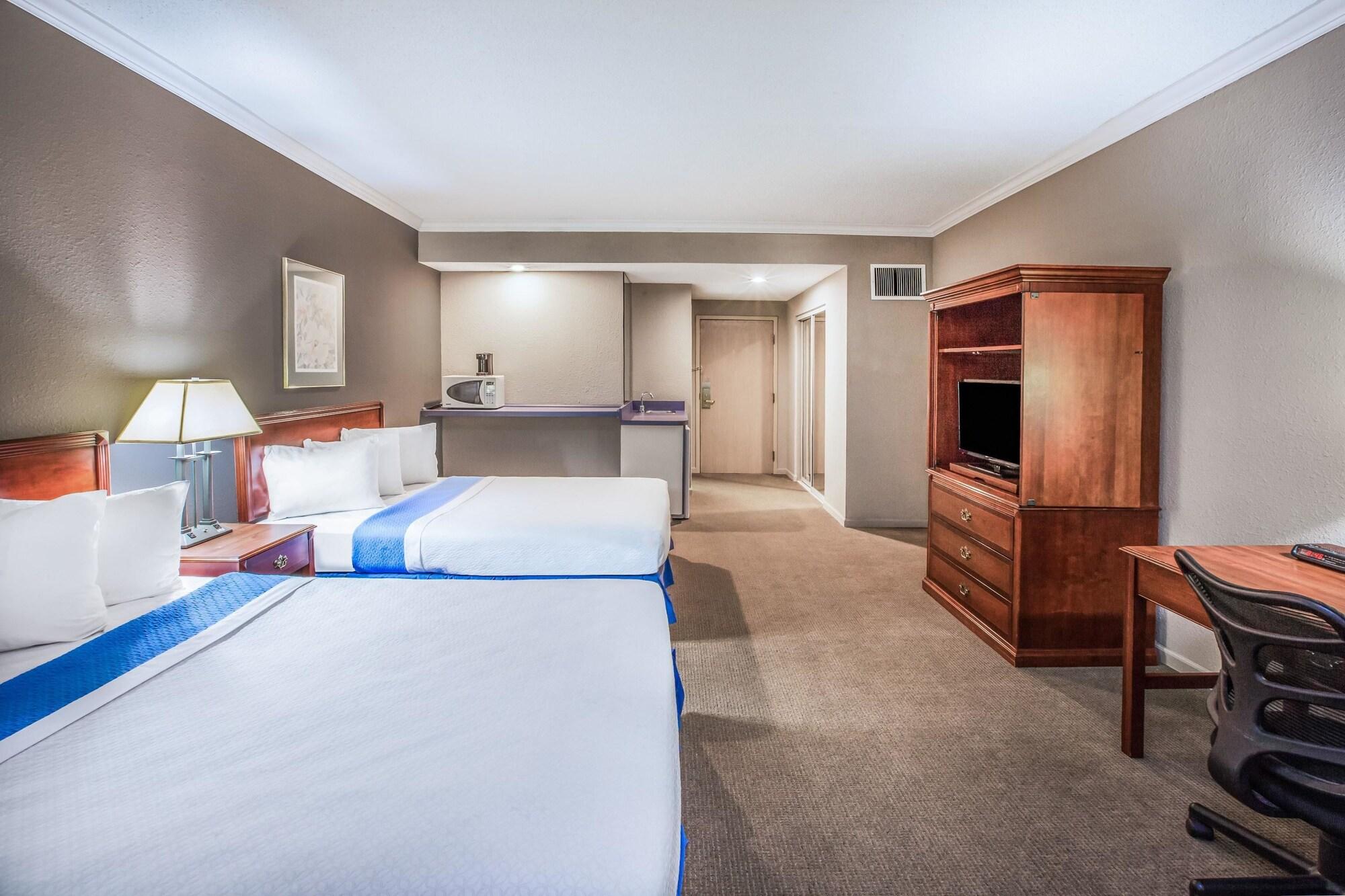 Days Inn By Wyndham מידלנד מראה חיצוני תמונה