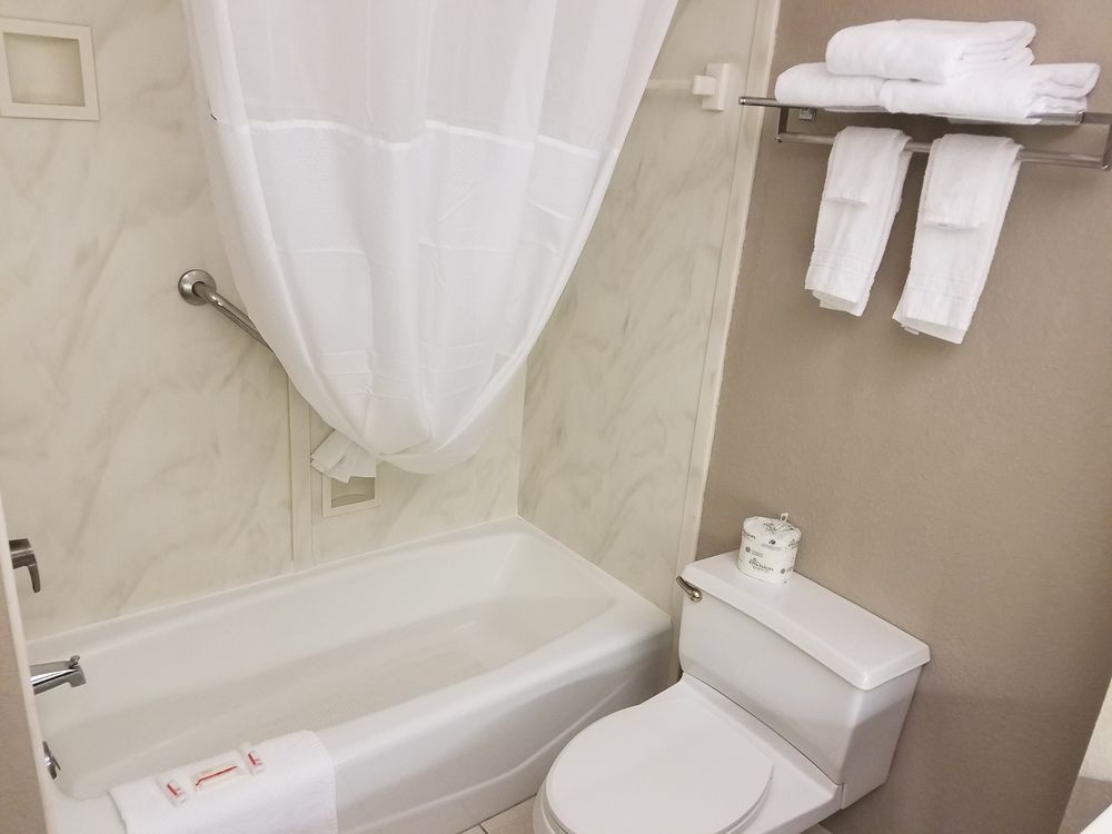 Days Inn By Wyndham מידלנד מראה חיצוני תמונה