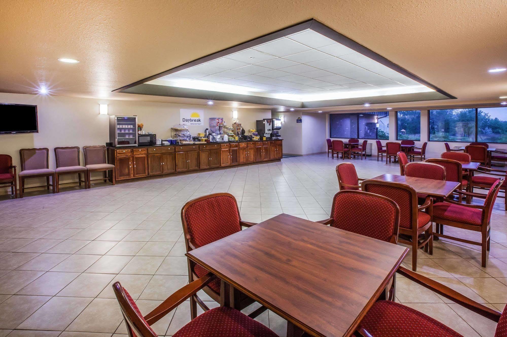 Days Inn By Wyndham מידלנד מראה חיצוני תמונה